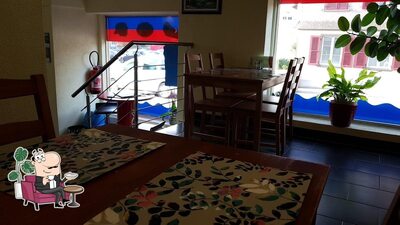 Siediti a un tavolo di Pizza & Kebab Sumiswald A. Usak