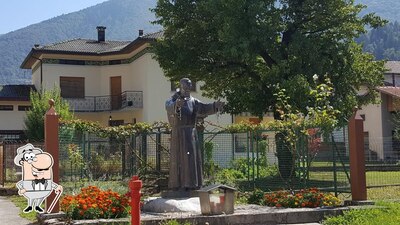 Curiosa tra gli esterni di Bar K2 a Claut