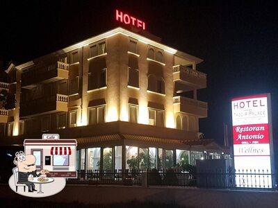 Guarda gli esterni di restoran antonio