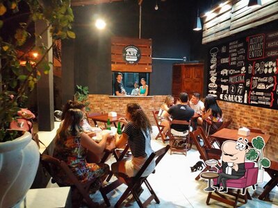 O interior do Art Burguer