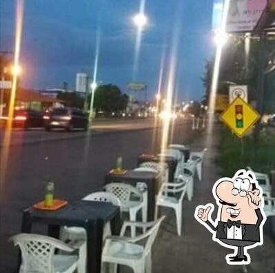 Sente em uma das mesas no Churrasco do Palito