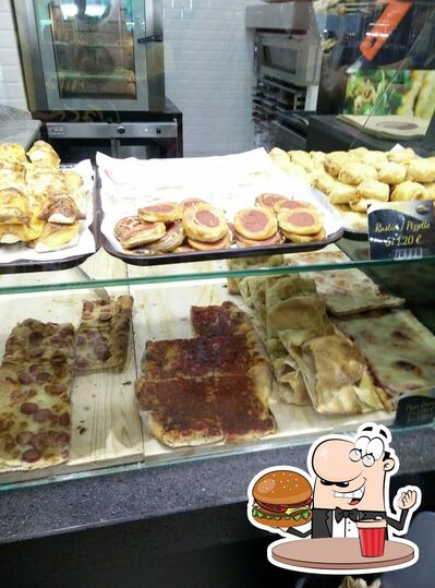 Concediti un bell'hamburger alla pasticceria L'Antico Forno da Picchio