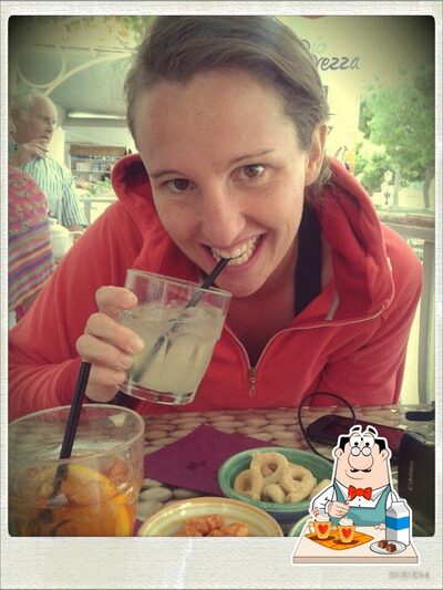 La Brezza Net Art Cafe serve un'ampia gamma di cose da bere