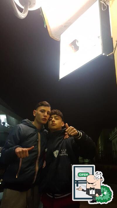 Goditi la vista dall'area esterna di Pizzeria L'Angolo