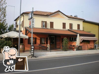 Puoi goderti l'aria fresca dal dehors di Osteria da Rita