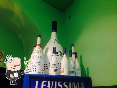 Puoi goderti un drink dal menu