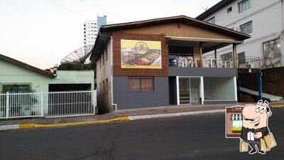Descubra a área externa do Fogão a Lenha Restaurante
