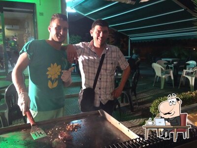 Siediti a un tavolo di Bar Il Girasole