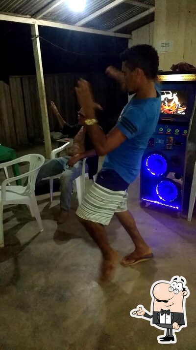 Veja imagens do interior do Disk Gelada Pop Som