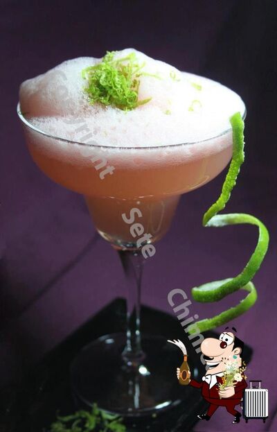 Prenditi una bevanda alcolica dal menu