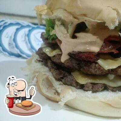 Experimente um dos hambúrgueres oferecidos no A Patanisca - (Hamburgueria)