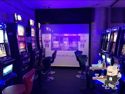 Dai un'occhiata agli interni di Bar Mellow