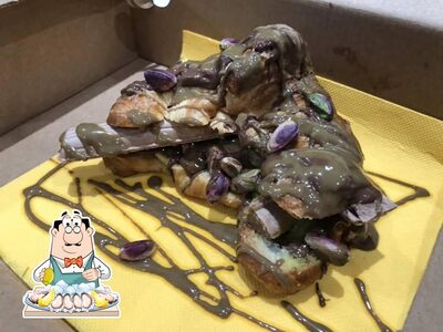 I clienti di Pipol Food possono gustare vari piatti di mare