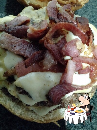 Delicie-se com um hambúrguer no A Patanisca - (Hamburgueria)