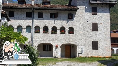 Guarda l'area esterna di Bar K2 a Claut