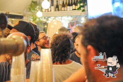 Siediti a un tavolo di Blackwave