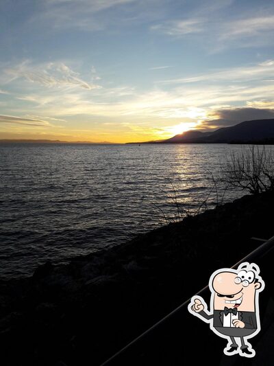 Puoi goderti l'aria fresca dal dehors di Cortaillod Kebab Tacos