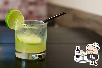 Escolha de uma variedade de drinques no Espetinho Do Chefão