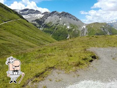 Puoi goderti l'aria fresca da seduto all'esterno di Restaurant Furkablick