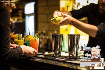Il barista di TIKI BAR Parma ti farà un ottimo cocktail