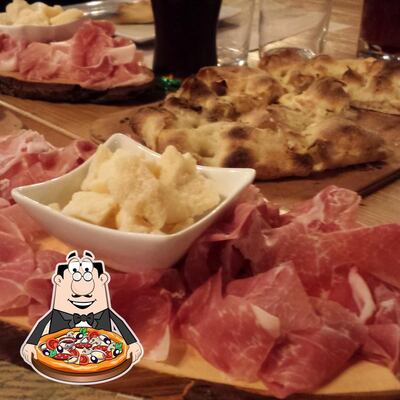 A Caffè Piazza 32, puoi provare una bella pizza