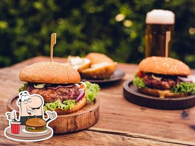 Prova uno dei tipi di hamburger disponibili al pub & bar 2.0 Birreria