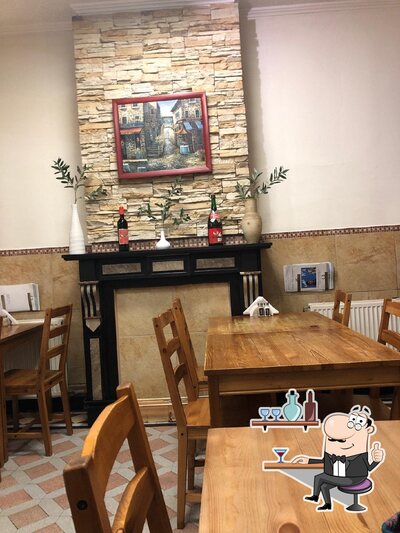 Découvrez l'intérieur de Engis Pita