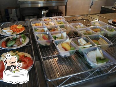 Restaurant universitaire l'Étoile propose une variété de desserts