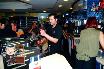 Ordina un drink al barista