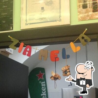 Siediti a un tavolo di Zia Mella