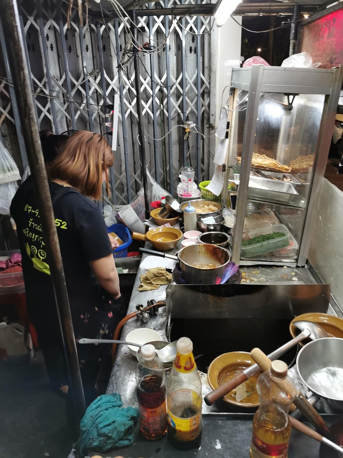 Talad Noi Crab Fried Rice restaurant, Bangkok Restaurant reviews