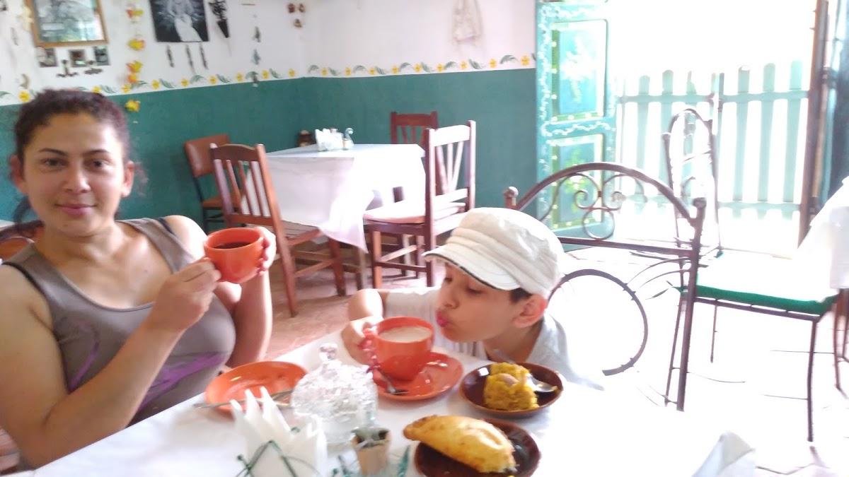 AY TA CAFETERIA TIPICA