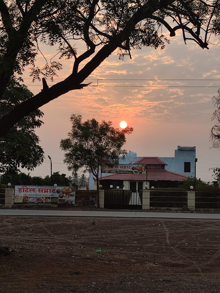 Hotel Samrat Garden & Family Restaurant