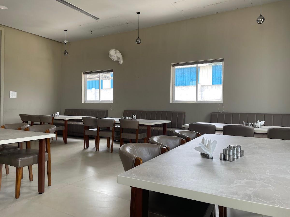 Hotel Menaka @ highway