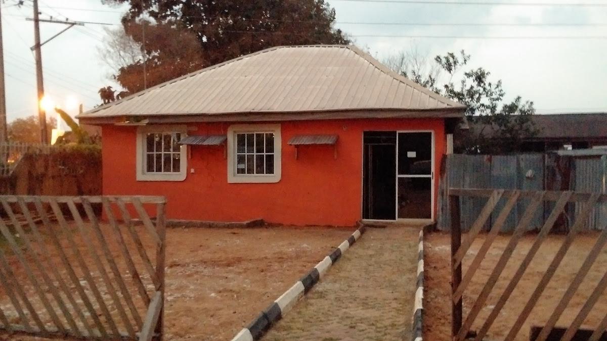 De orange kitchen