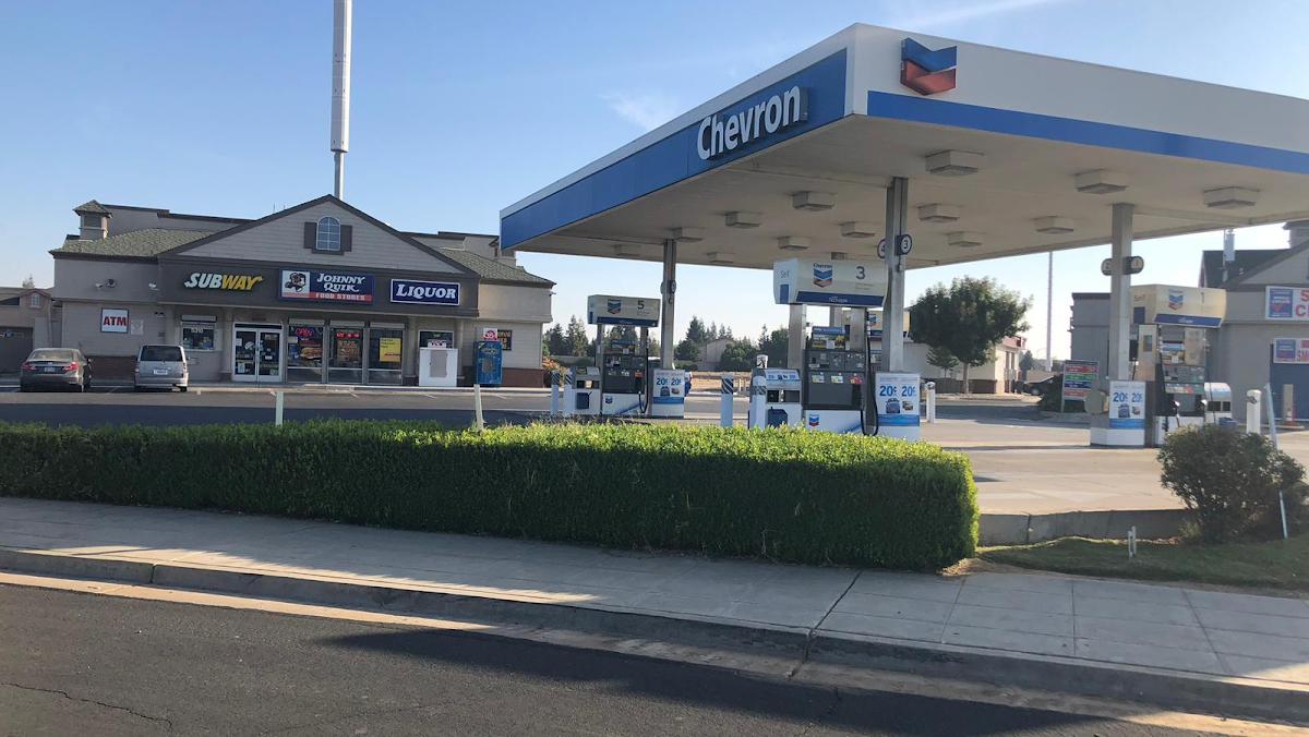 Quik Shop / Chevron Service Station