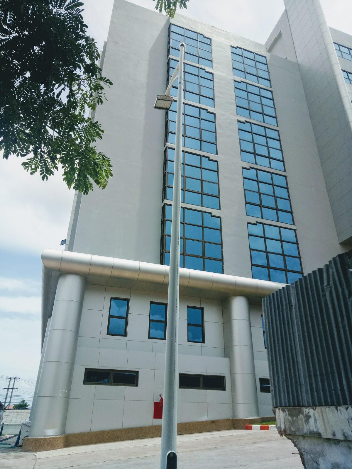 ເດີ່ນບານຫຍ້າທຽມ
