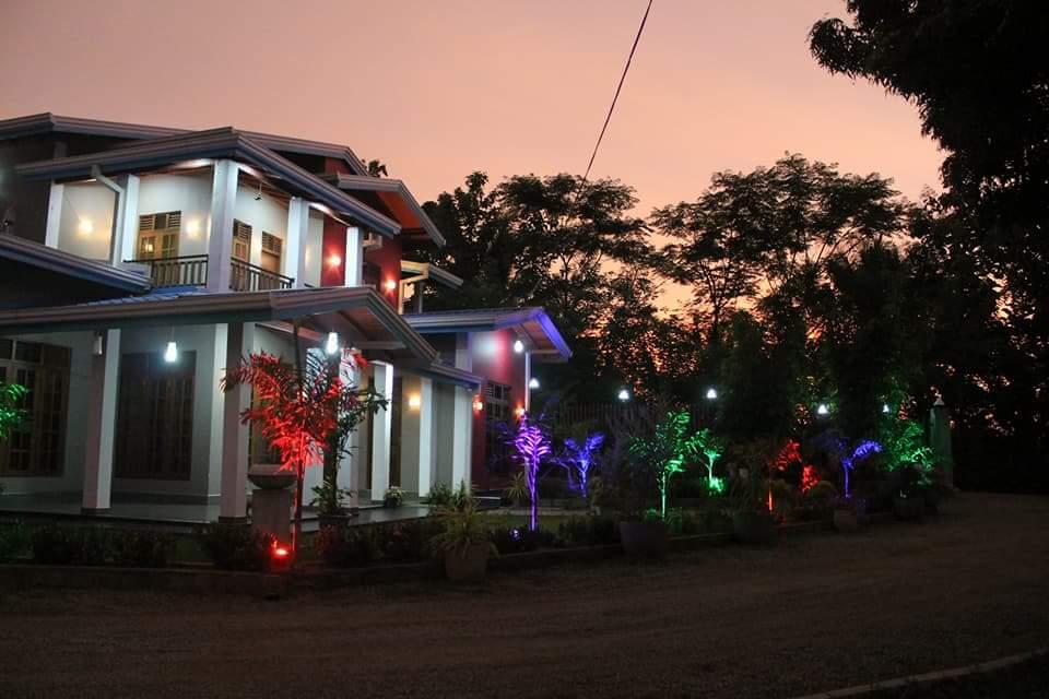 Mindara Hotel & Restaurant. ඇහැලේපොළ