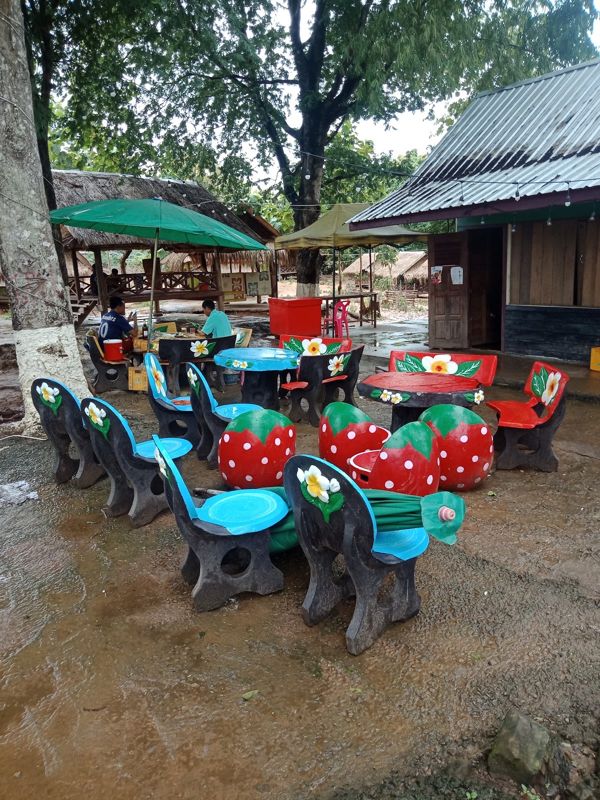ຮ້ານອາຫານກ້ອງຂົວ