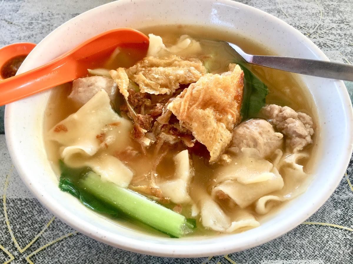 KEDAI MAKAN BAWAH POKOK CINA BUKIT PELANDUK