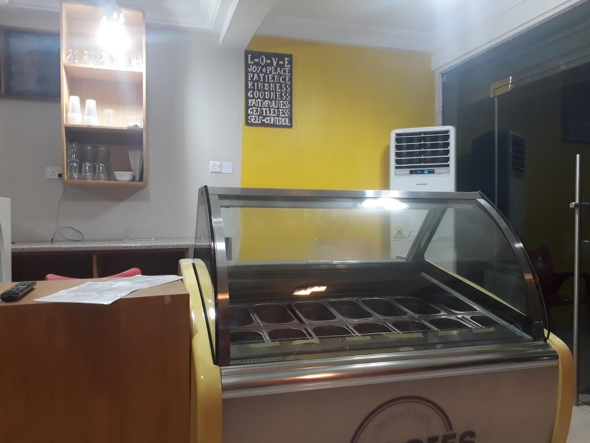 GRACIES Deli