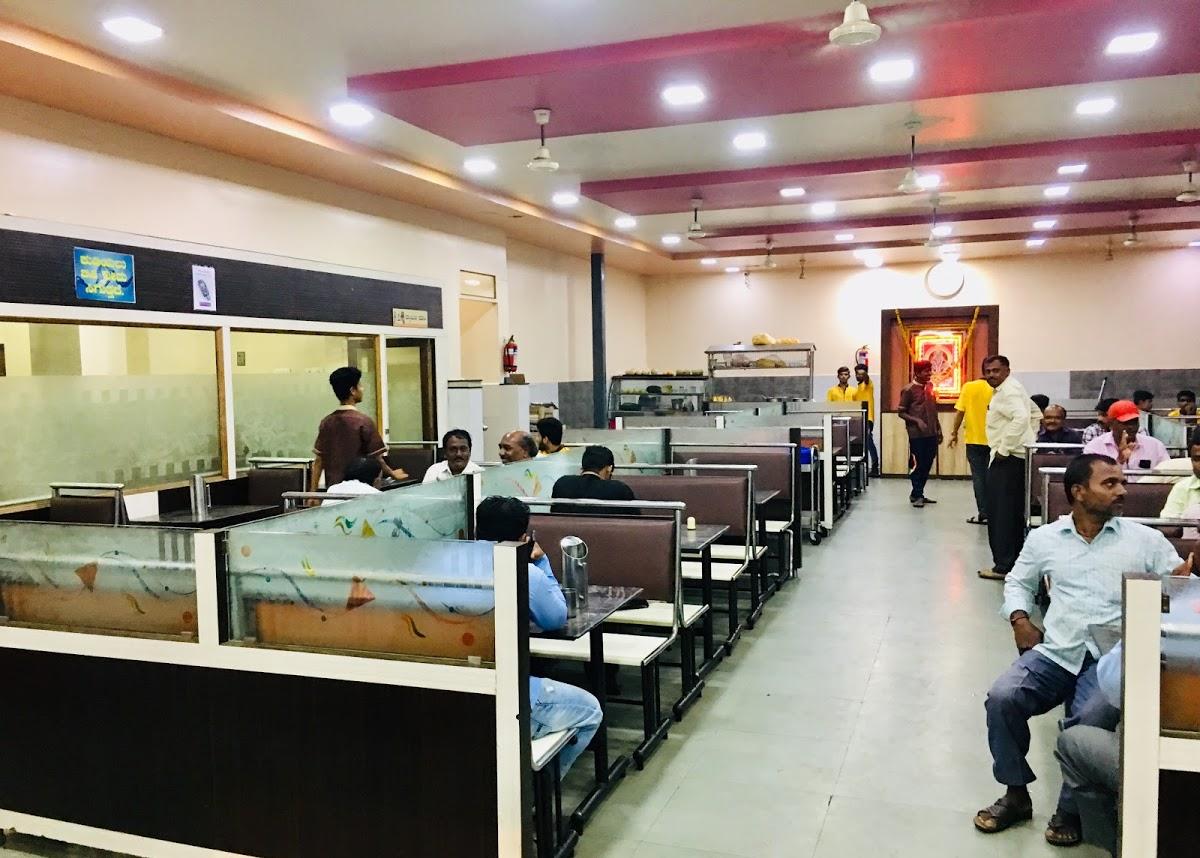 Udupi's HOTEL SHREE VINAYAK (FAMILY REFRESHMENTS)