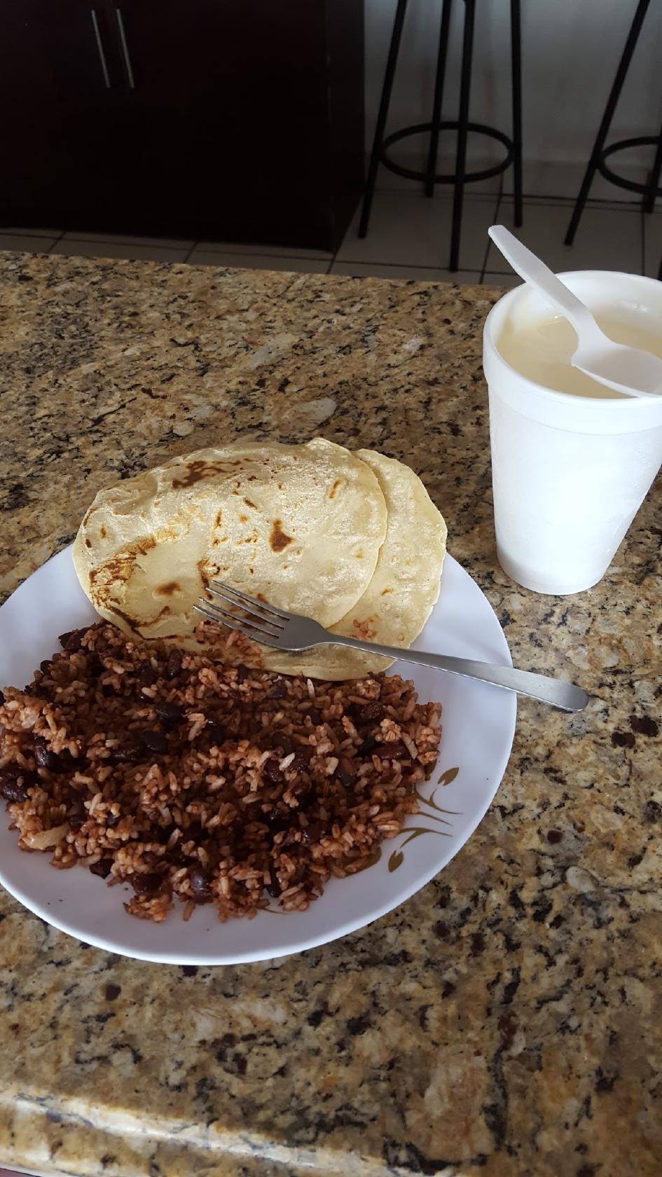 QUESILLOS Y TIPICOS LO NUESTRO