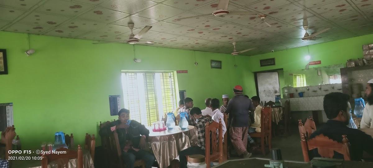 বন্ধু ভোজন হোটেল এন্ড রেস্টুরেন্টে