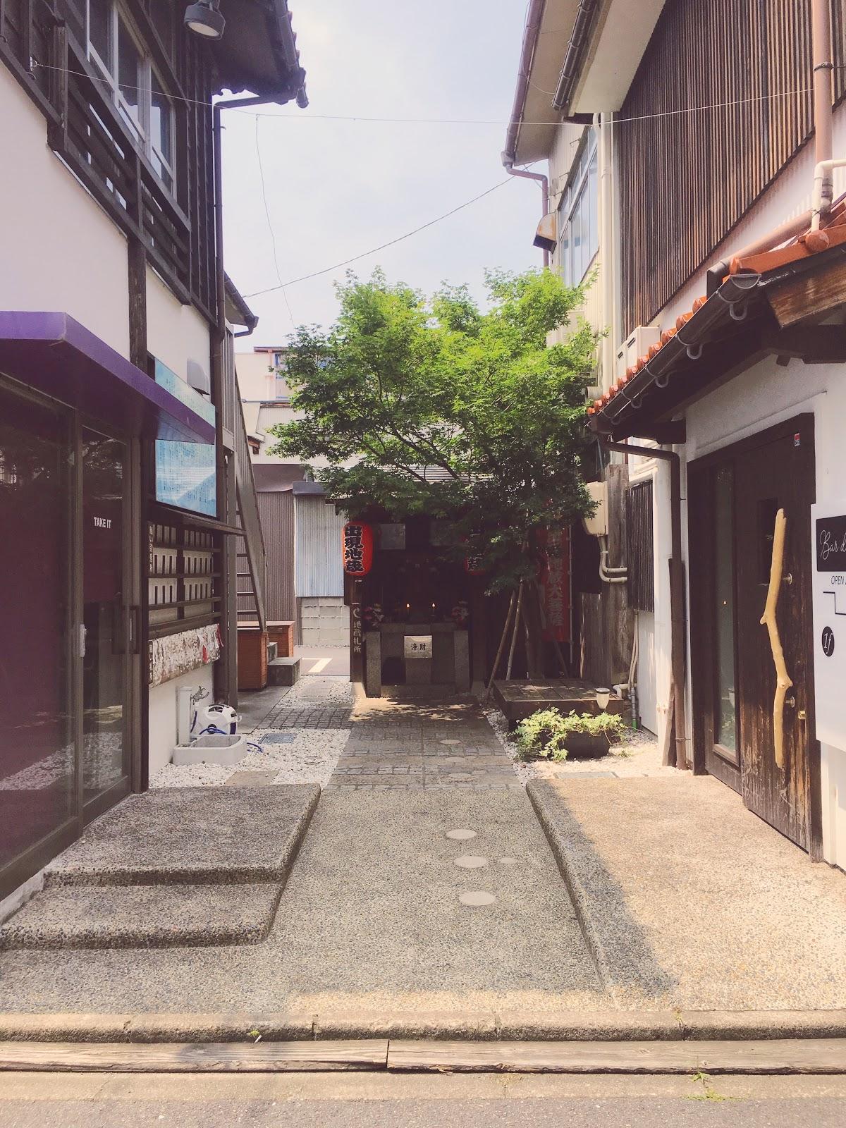 加茂川地蔵 笑い庵 弐号館
