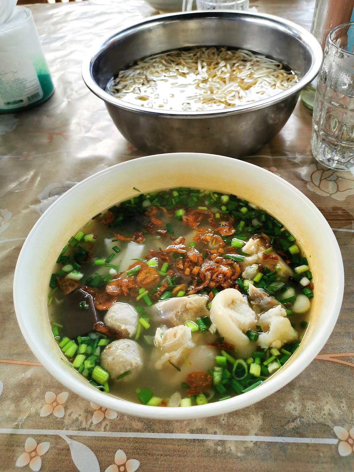 Dongpalab Restaurant ເຝີຂາລາຍ ແລະ ເຂົ້າປຽກ