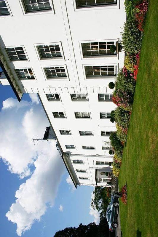 West Lodge Park Hotel - The Mary Beale Restaurant