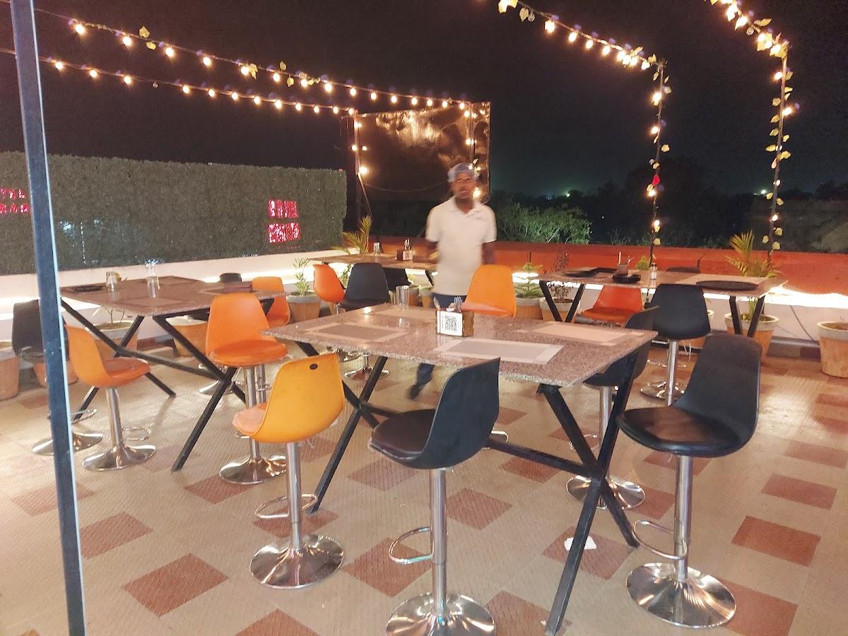 LEVEL 4 ROOFTOP RESTAURANT