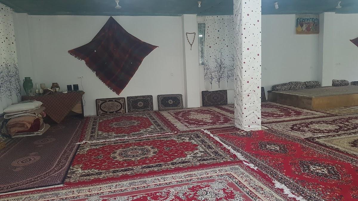رستوران و اقامتگاه سنتی کنار رود