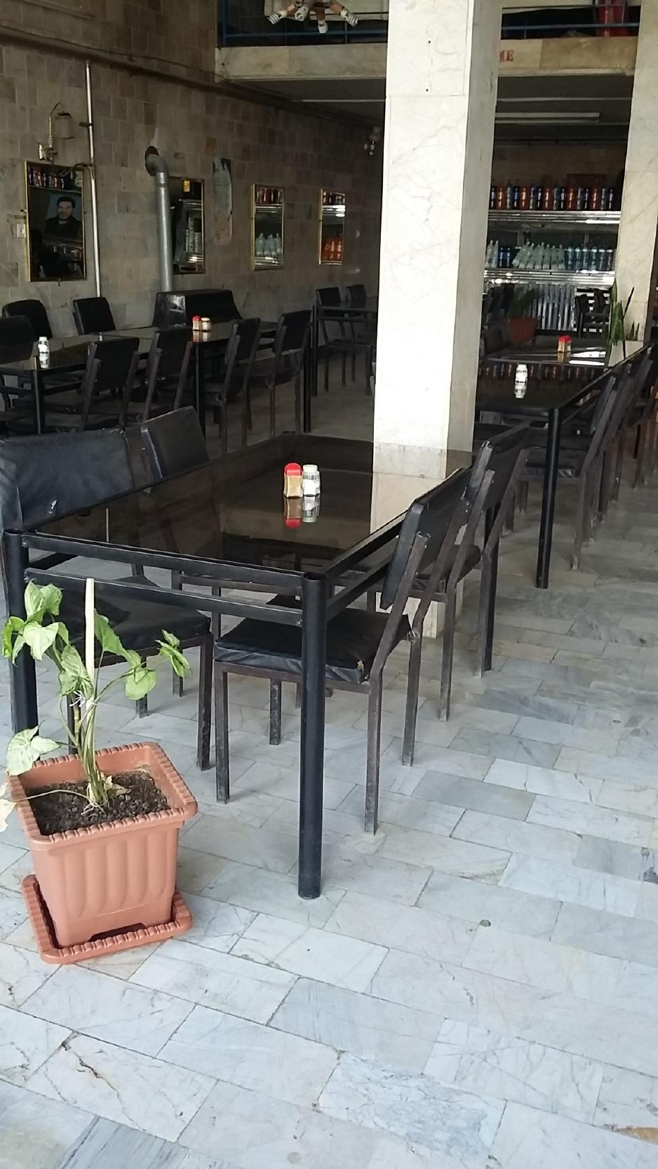 غذاخوری روشنی